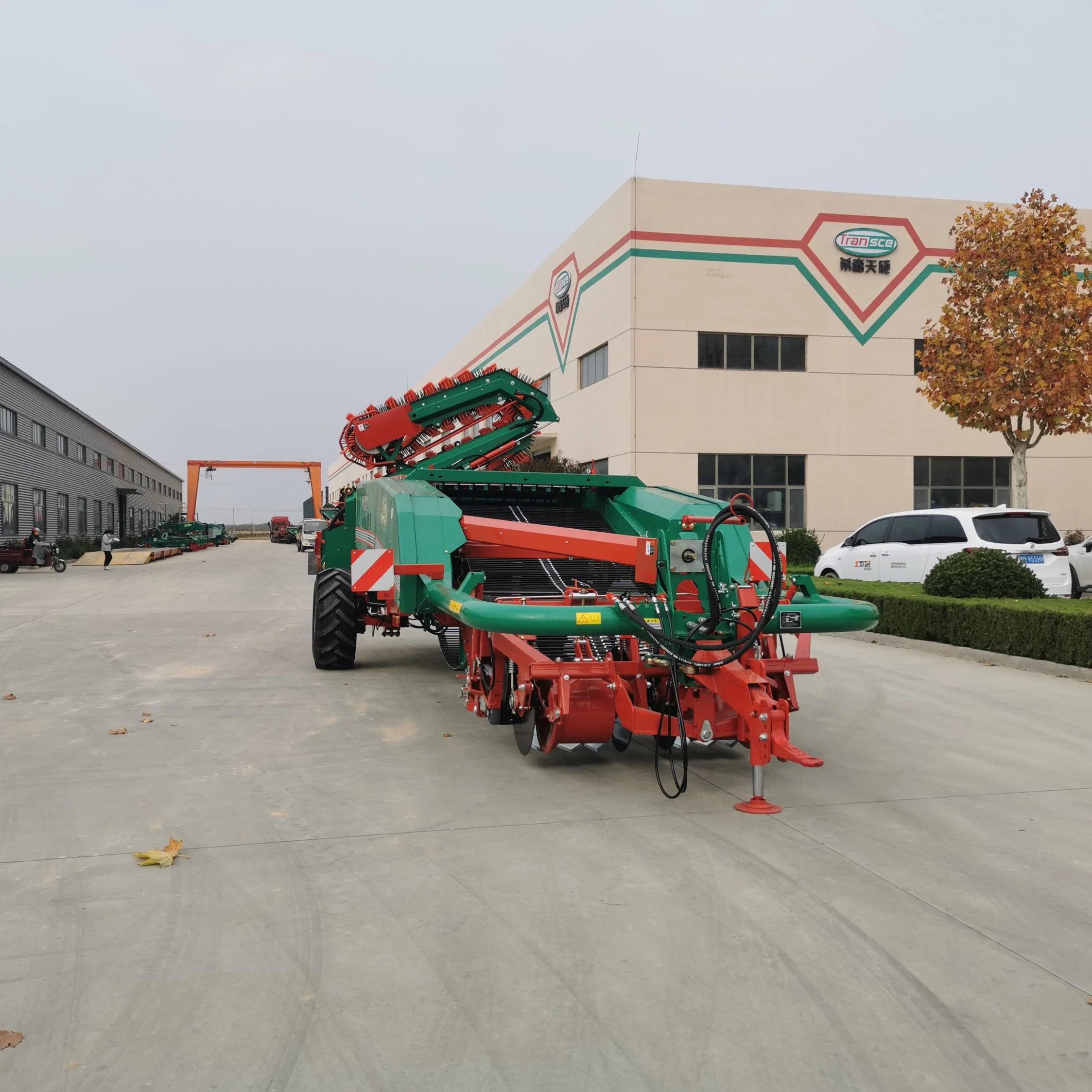 Landwirtschaftliche Geräte Kartoffelernte Maschine Fabrik Preis Traktor Gezogen 2 Ridges Kartoffel Kombinieren Harvester