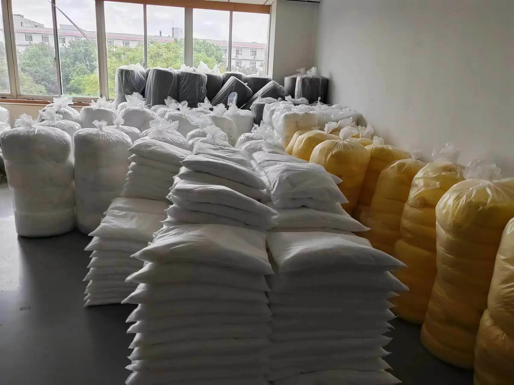 Economical Oil Leak Oil Absorbent Boom for Oil Spill in Warehouse Area