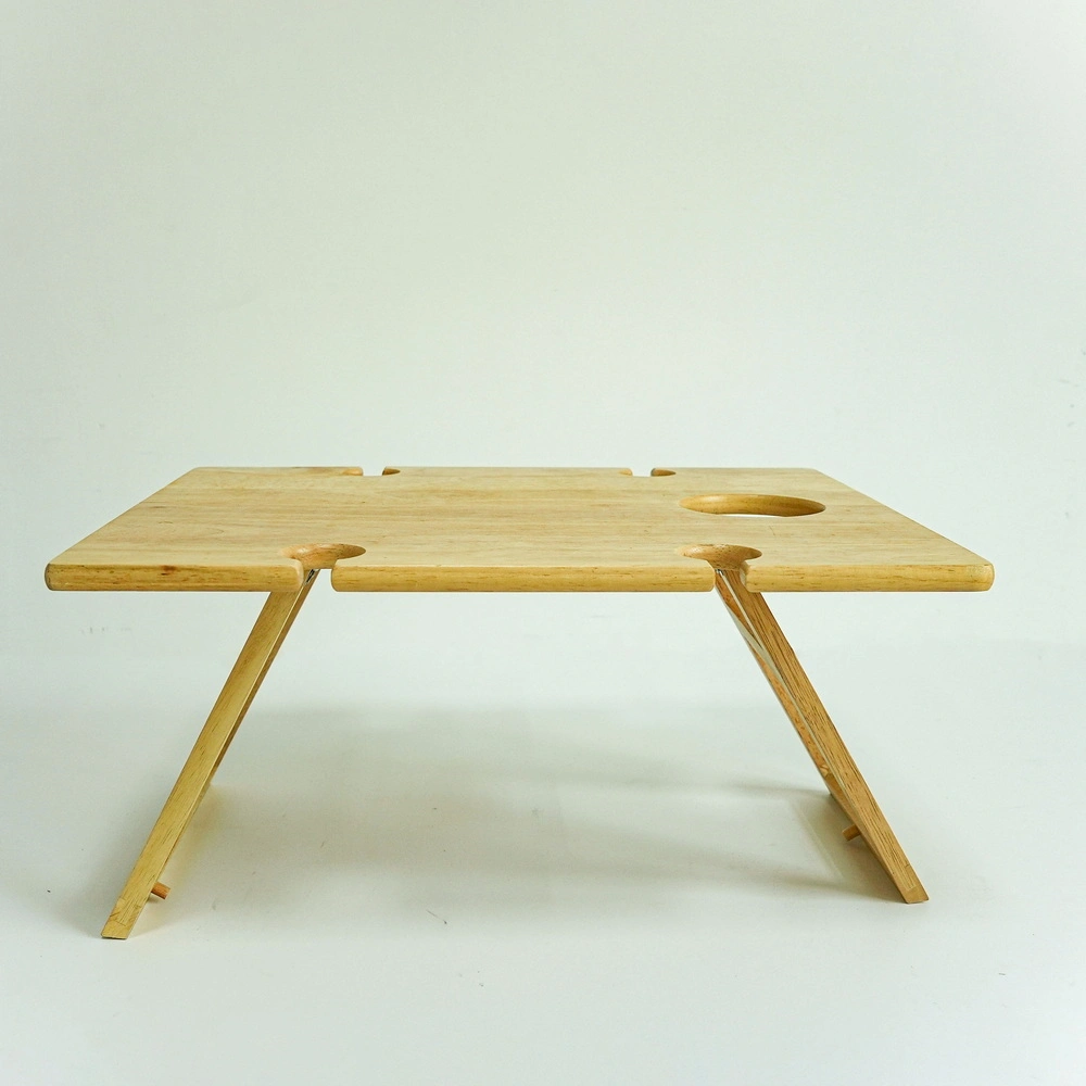 Table pliante en bois pour vin et pique-nique en plein air avec porte-verres à vin et support à collations.