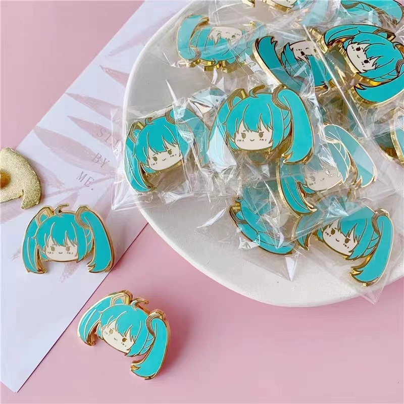 Personajes de Anime personalizado Cute Fashion pins de metal esmaltado