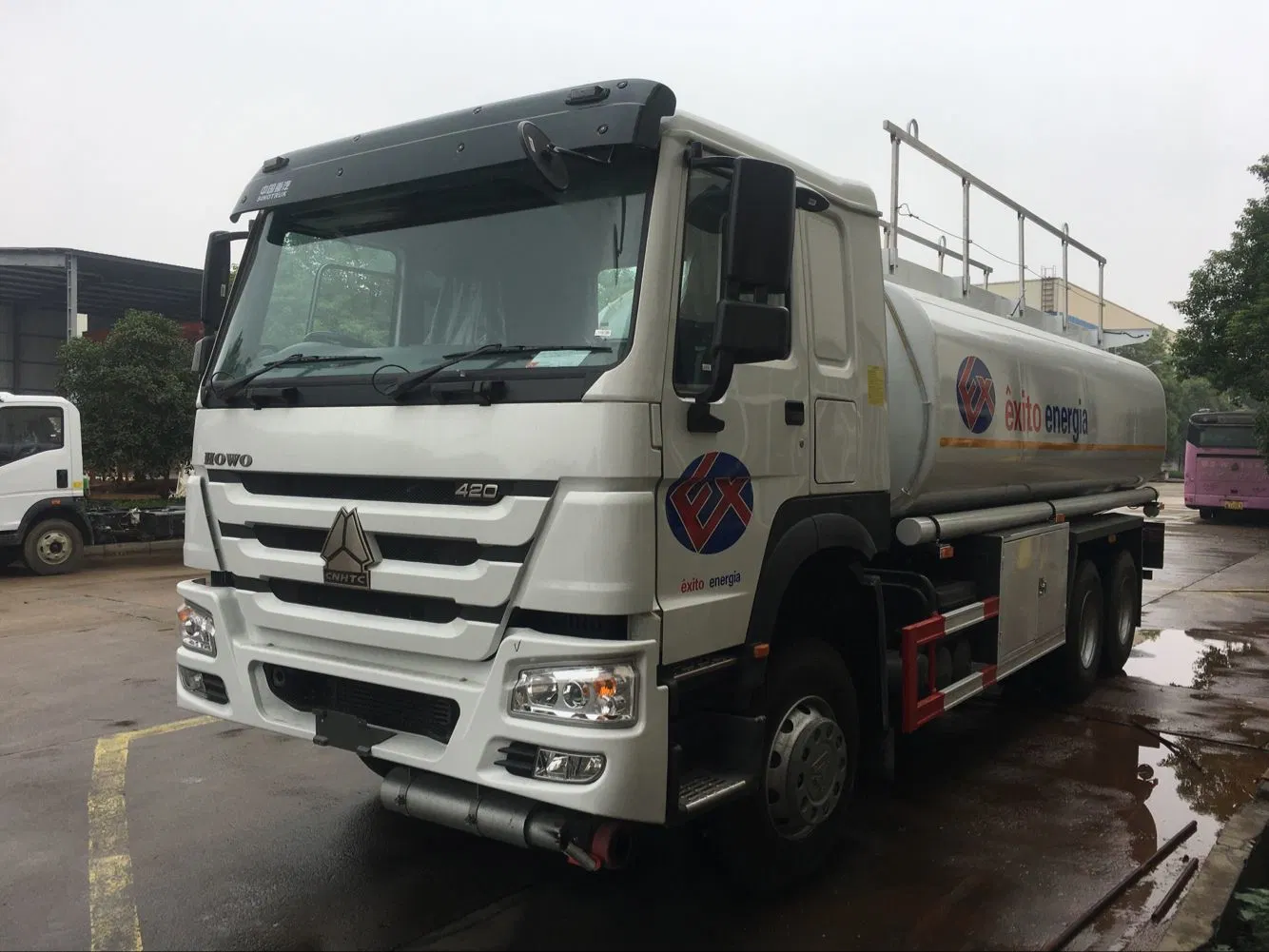 Factory Price Diesel Petrol Refueling Oil Transport Tanker Truck