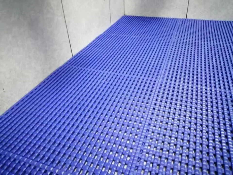 Anti Slip and Drainage Holes Car 4s Store Film Shop Use PVC PP Garage Floor Tile Mat 500X500mm with Safety Edge