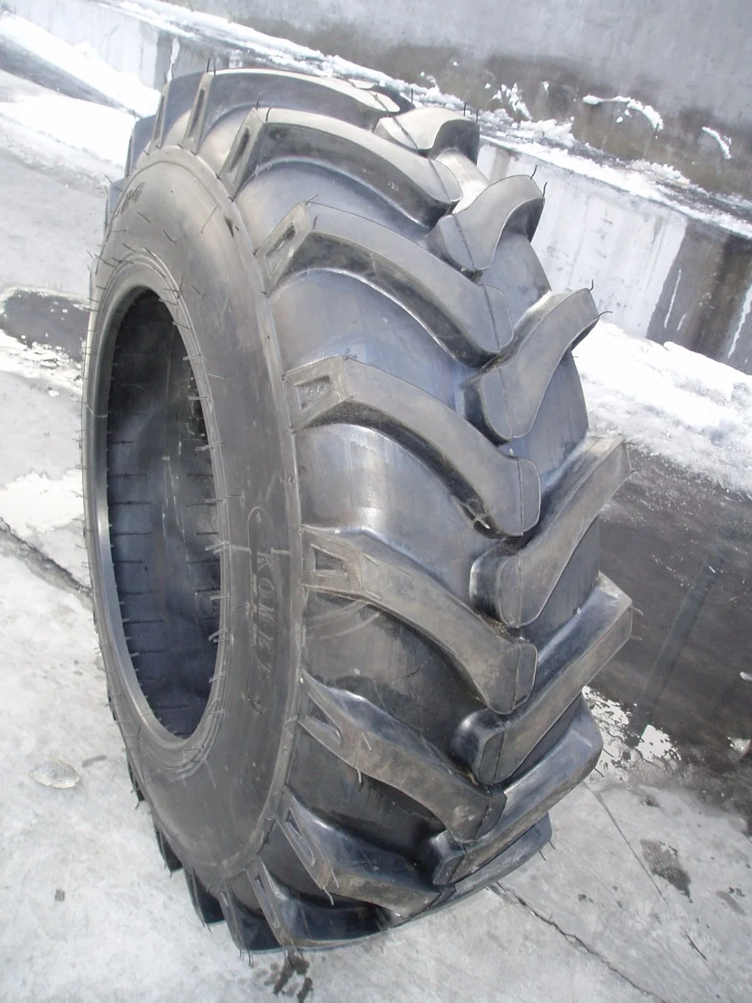 Agriculture Tire Tractor Tires R-1 Pattern 8.3-20 8.3-22 8.3-24 9.5-16 9.5-20 9.5-22 9.5-24 Used for Farm