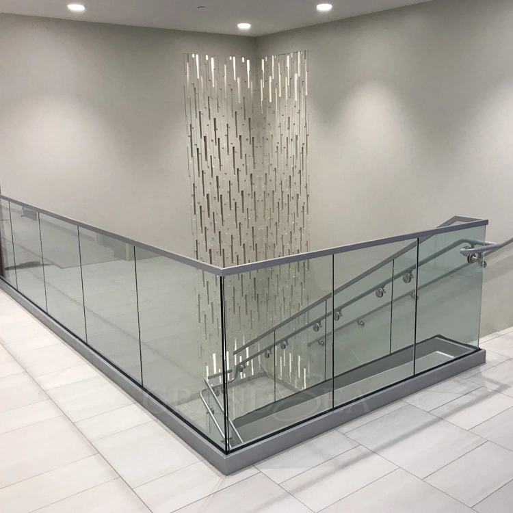 Hot Sale basse en verre trempé de fer d'un balcon balustrade 10mm 12mm épais Le verre trempé pour Frameless Balustrade Prix de clôture