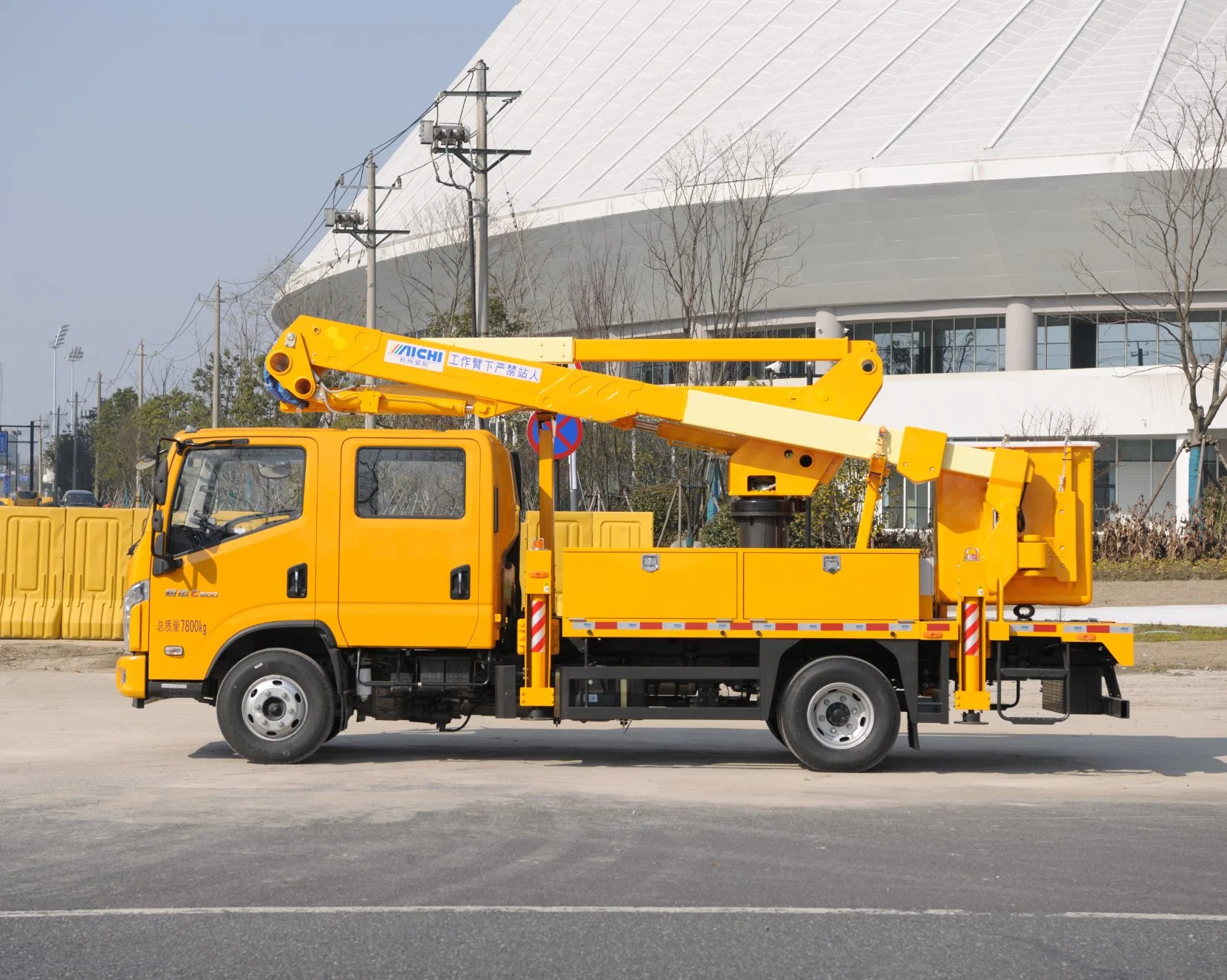 Insualted Boom Lift 15.3m Insulating Bucket Maxus Truck Aerial Work Vehicle Platform