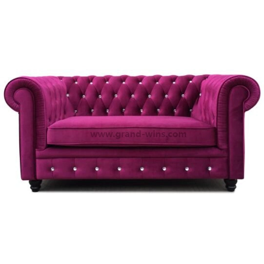 Tecido vermelho Velvet Chesterfield Sofá cama de Lazer situado Quarto de hotel