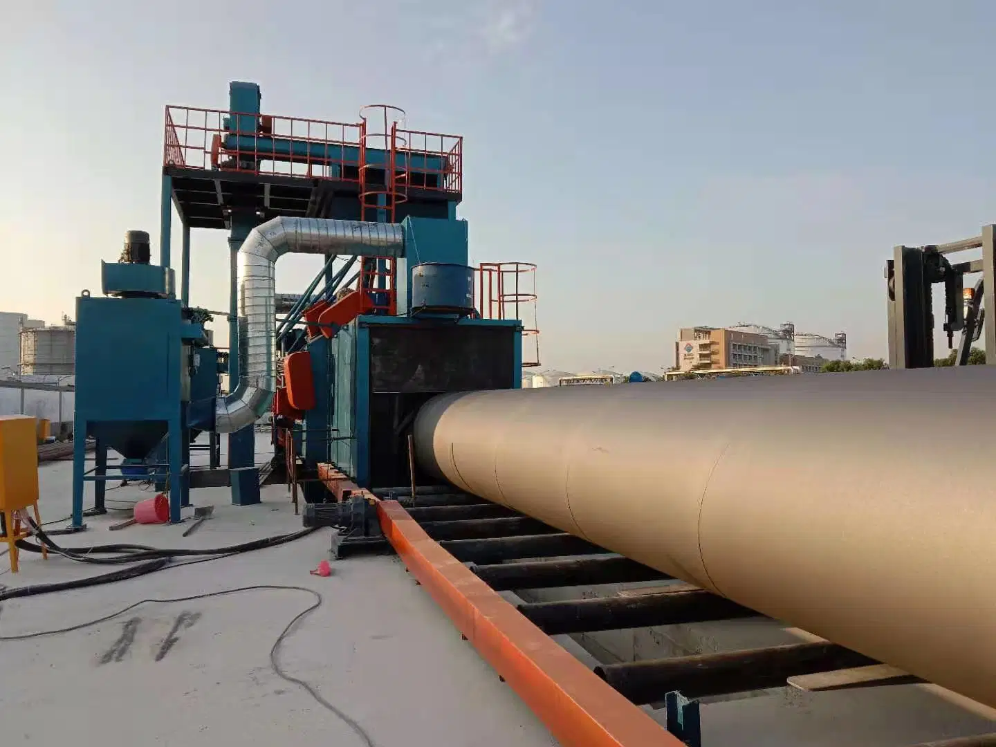 Tubo Tubo de Aço automática H Estrutura de aço do feixe passe através do túnel do Transportador de rolos tipo Granalhagem a máquina