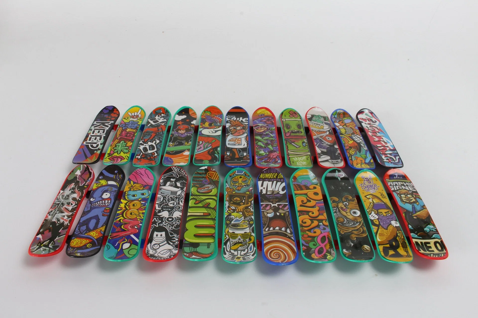 Custom Creative Newhot Fidget Toys Games Fingerboard Skateboard Plastic Kid Gift Mini Finger Board Skate Truck Finger Skateboard