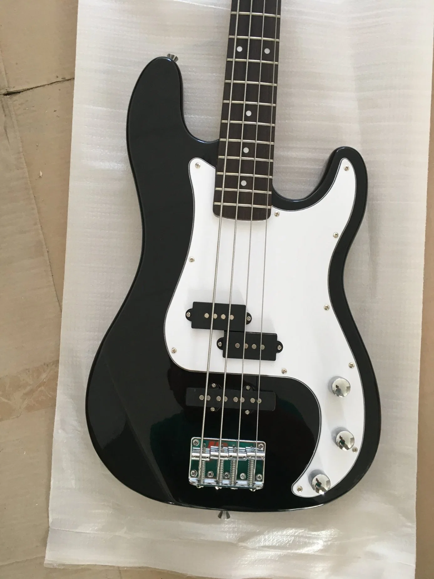 4 cordas 20f corpo de madeira sólida Electric Bass (EBS200-20)