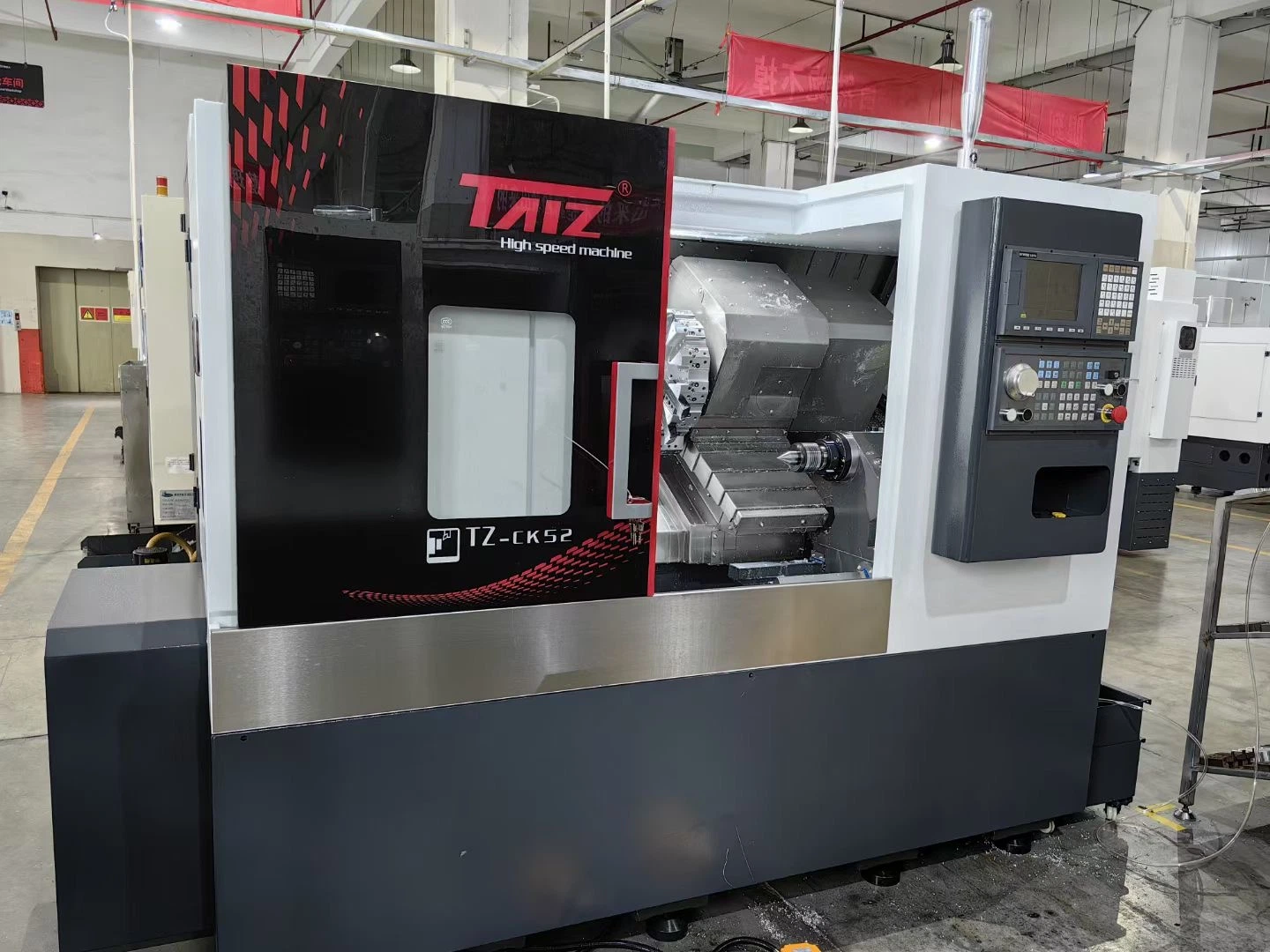 سرير مائلة أفقي CNC تدوير المعادن آلة اللاث