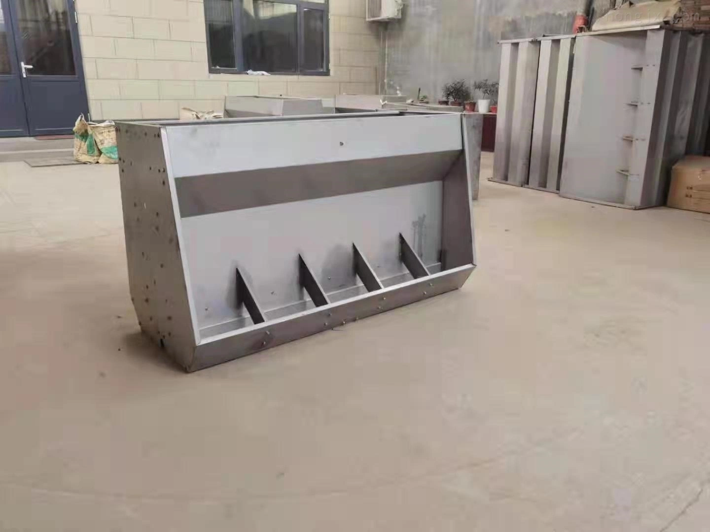 Agricultura de aves / proceso de galvanización DIP en caliente para fabricar metal Aves de corral de alimentación de las masas