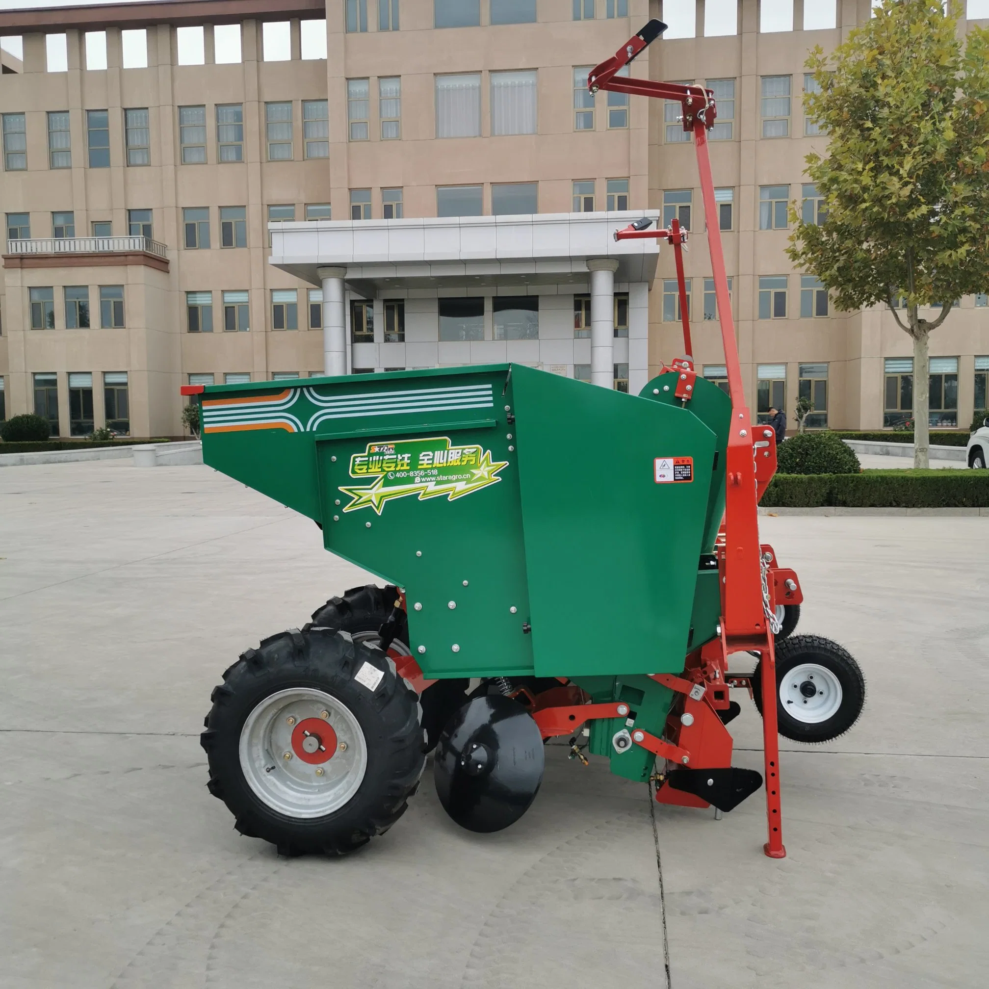 Wide Working Area Russian High Complexity Tractor Mounted 4 Ridges Potato Planter with Fertilizer