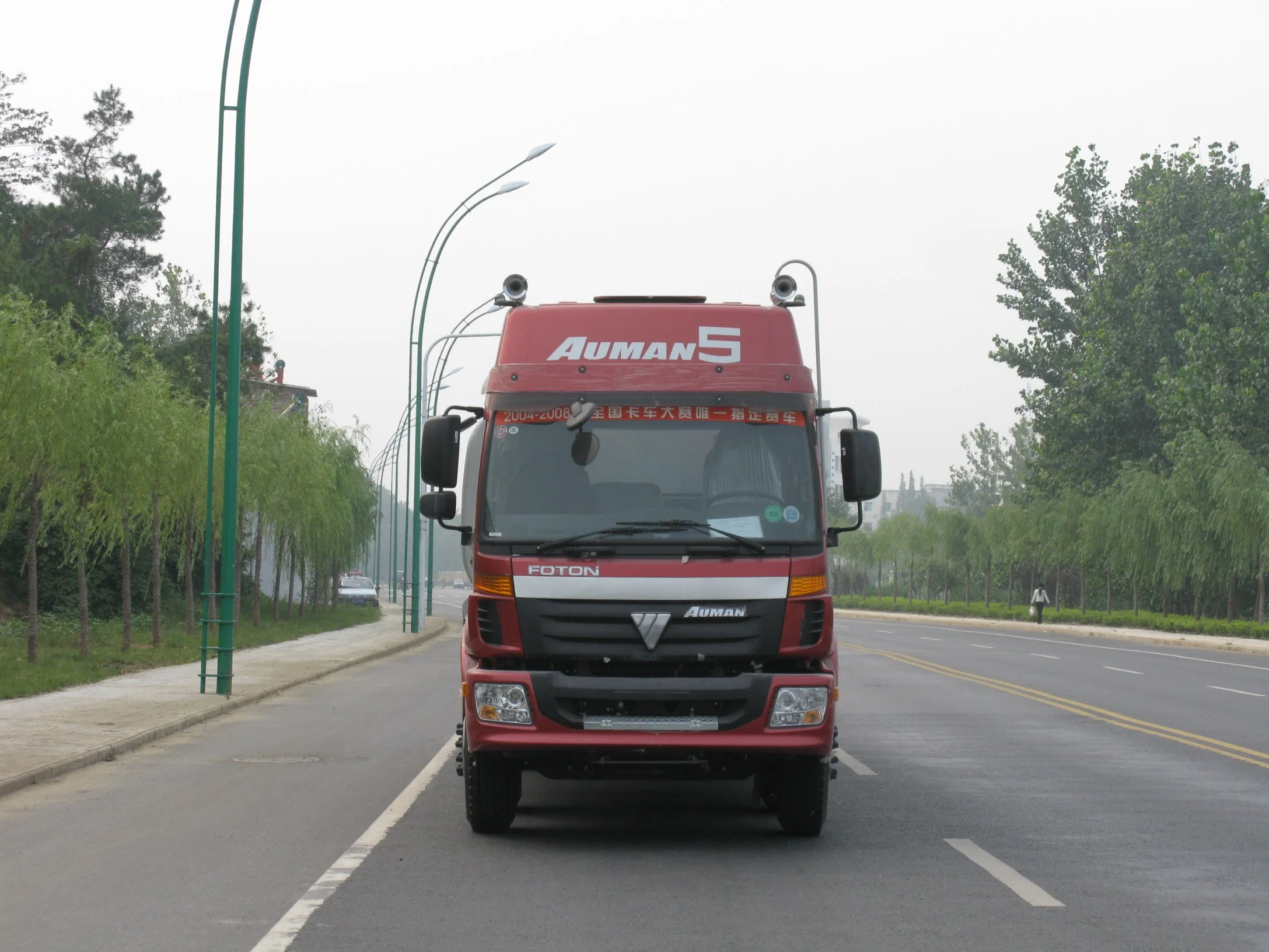 Foton Auman 8X4 camião de combustível de 30 toneladas camião cisterna a óleo de 30000L Transporte de camiões tipo "Bobtail" a gasolina com dispensador