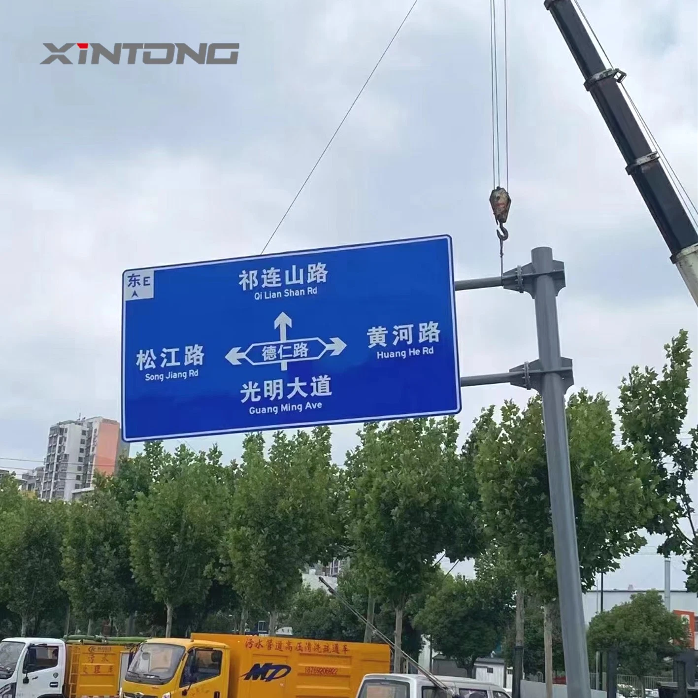 Customized Thickness Xintong 60mm Solar Reflective Material Caution Board Traffic Sign Hot Sale