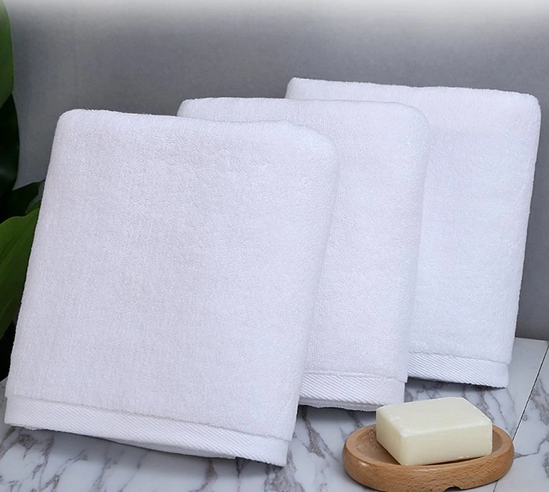 Logo personnalisé Accueil Hôtel 100% coton blanc solide Serviette de bain doux