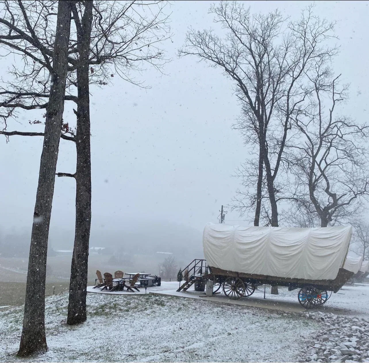 Wooden Glamping Carriage Tent with Mobile Wheel Luxury Outdoor Camping Wagon Tent Mobile Wagon Tent