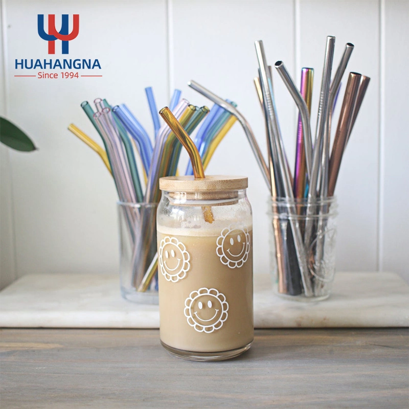 Vaso de vidrio para beber con forma de lata de refresco de 16 oz (480 ml) personalizado con sublimación, logotipo, tapa de bambú y pajita. Ideal para leche, jugo, café helado, agua y cerveza.