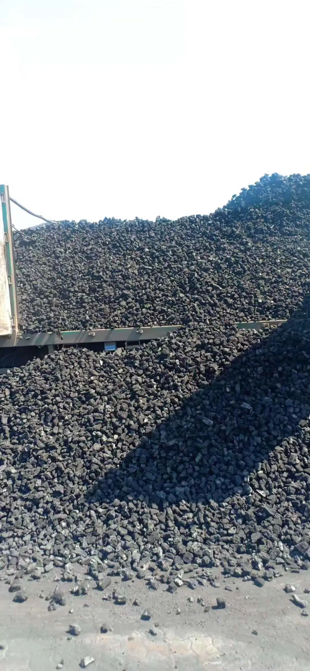 Hot Sale Graphite Petroleum Coke Metallurgical Coke for Steel Making Foundry Size 25-90mm