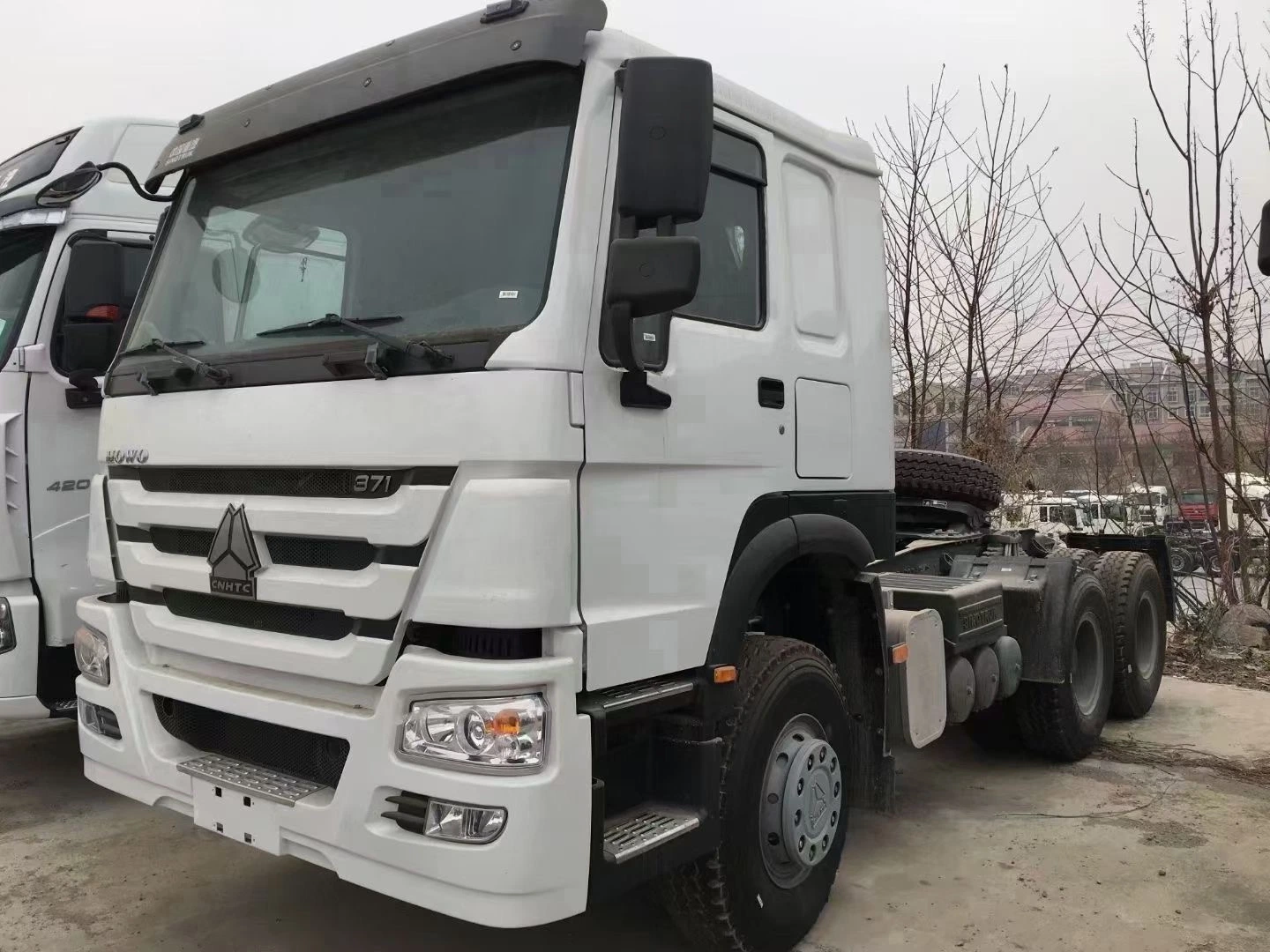 HOWO 6X4 Tractor Head Truck with Flat Cab 371 HP