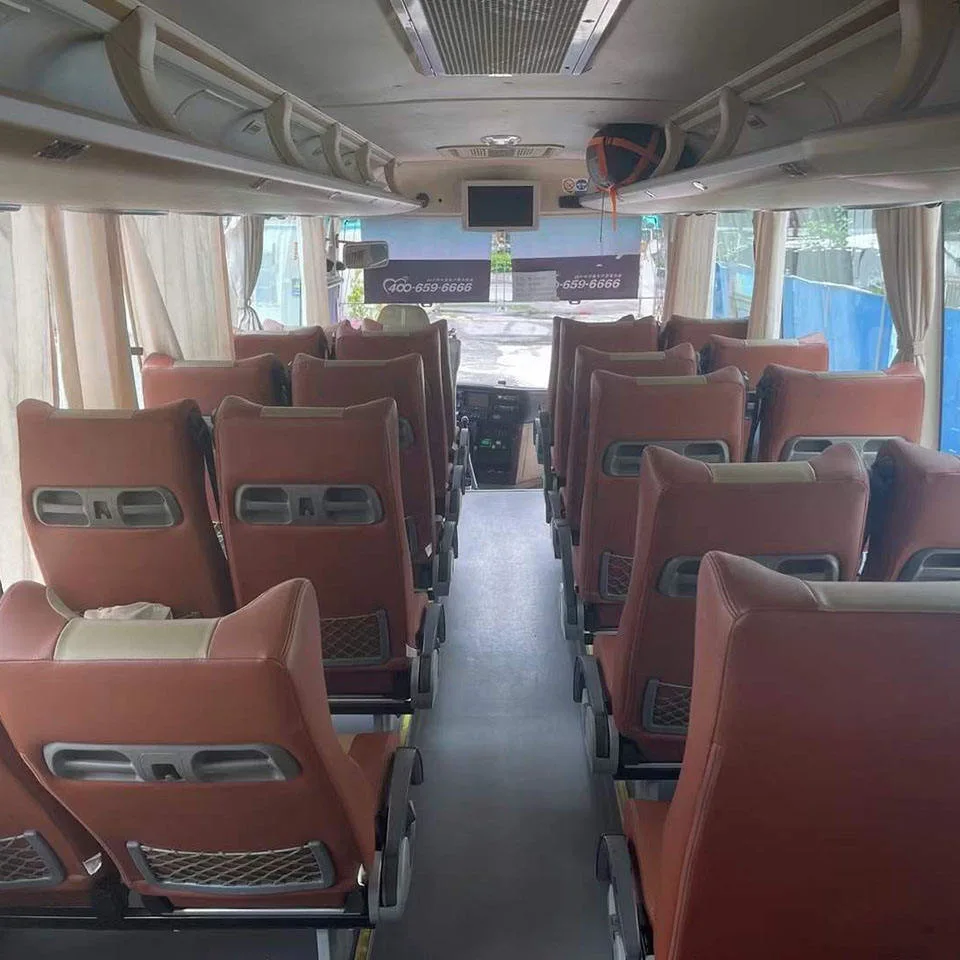 China LHD Yu Tong 46 Seats Used Luxury Bus Euro 5 Diesel Manual Transmission Used Coach Bus