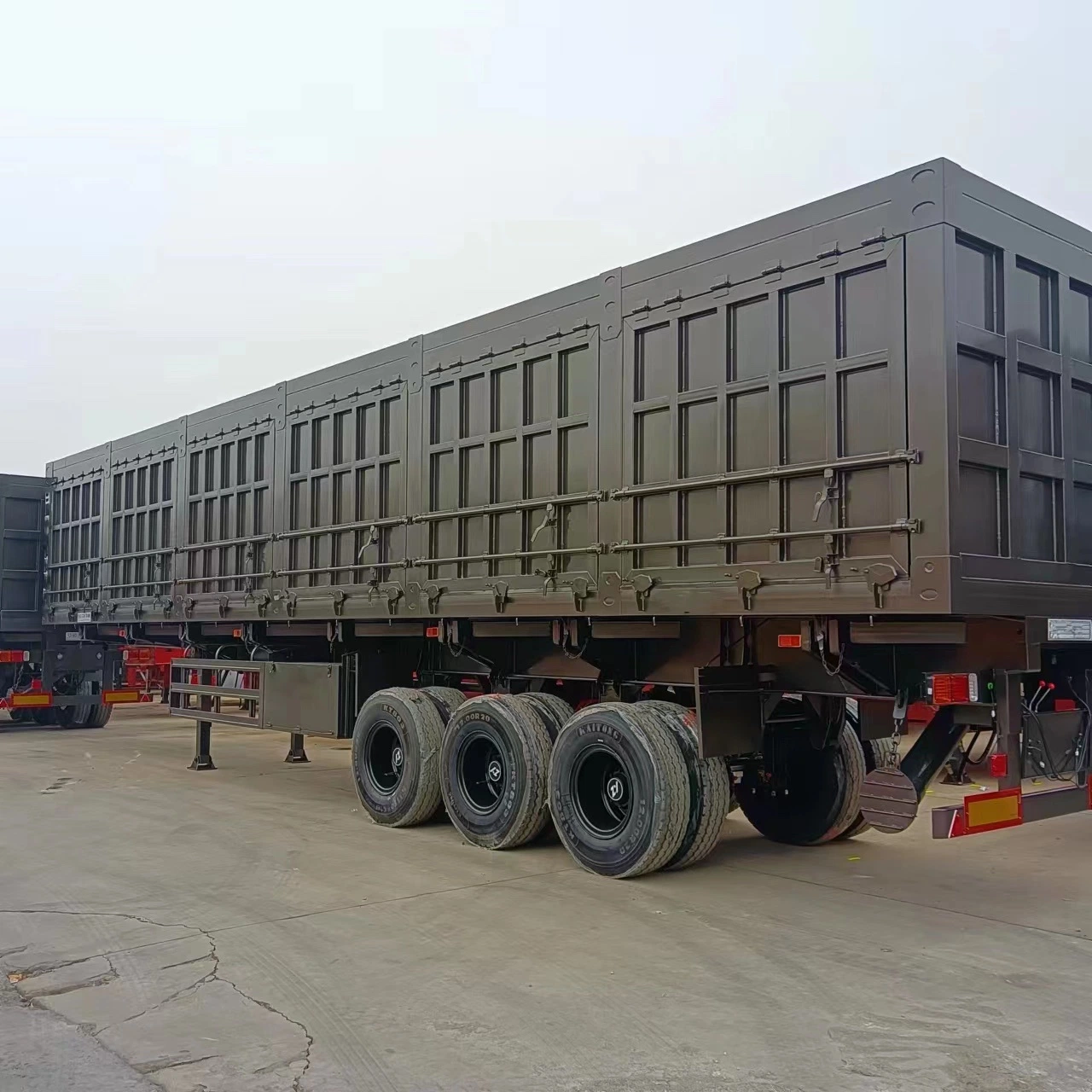 Excavator/Crawler Crane/Machinery Transport Low Loader Bed Semi Trailer with 2 to 4 Axles