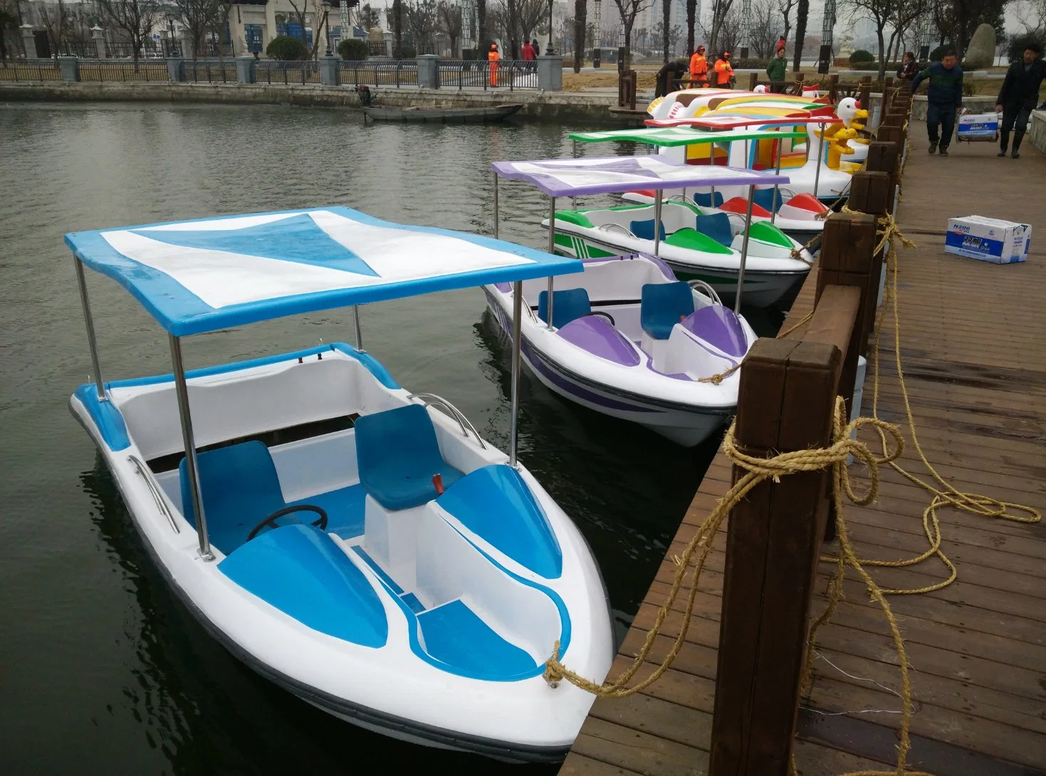 Water Park 4-5 Passengers Electric Battery Tour Boat for Sale