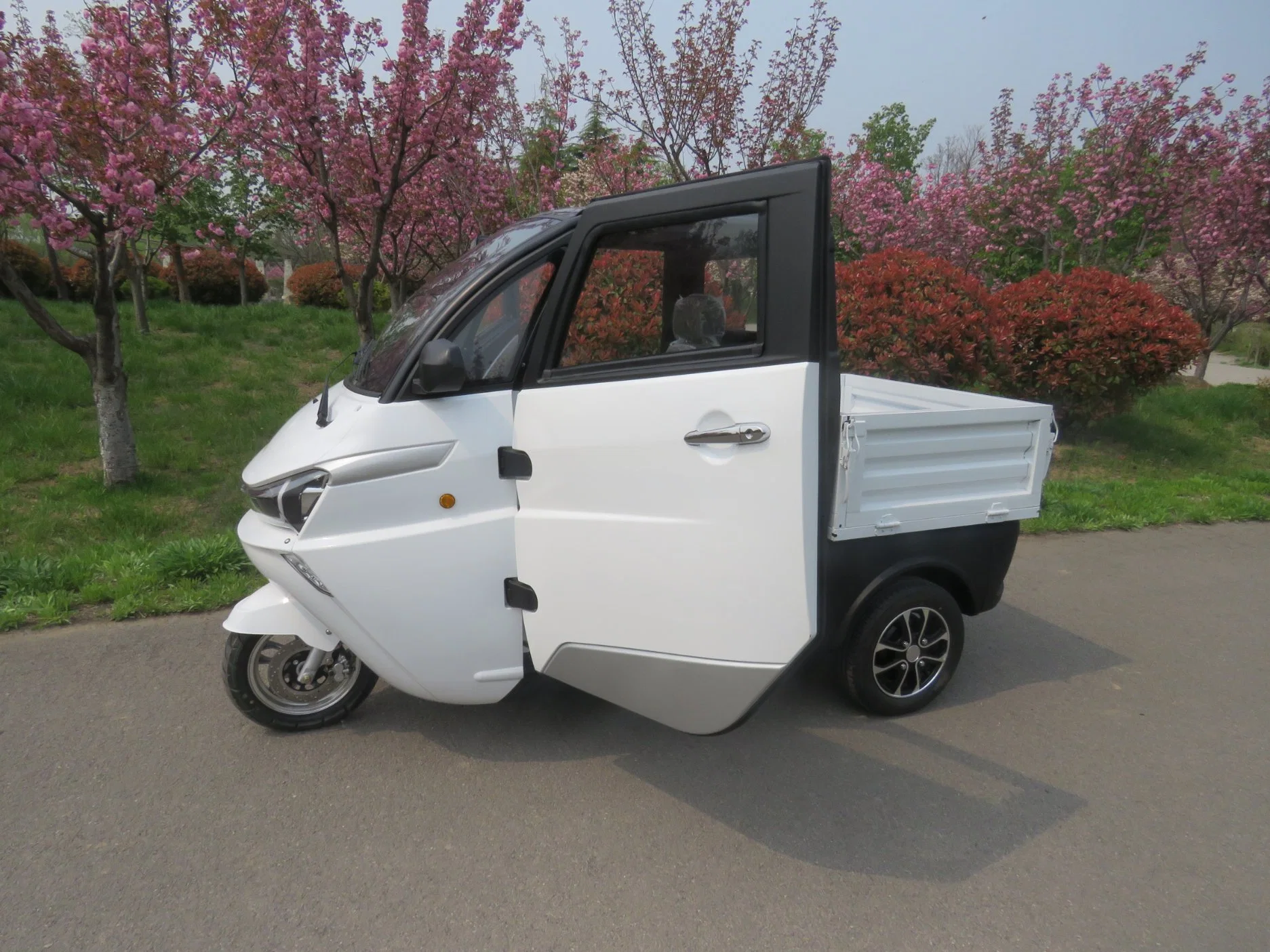 China Electric Cargo Trike Hot Selling شاحنة بيك أب كهربائية EEC L5e السيارات الكهربائية الصغيرة للبالغين