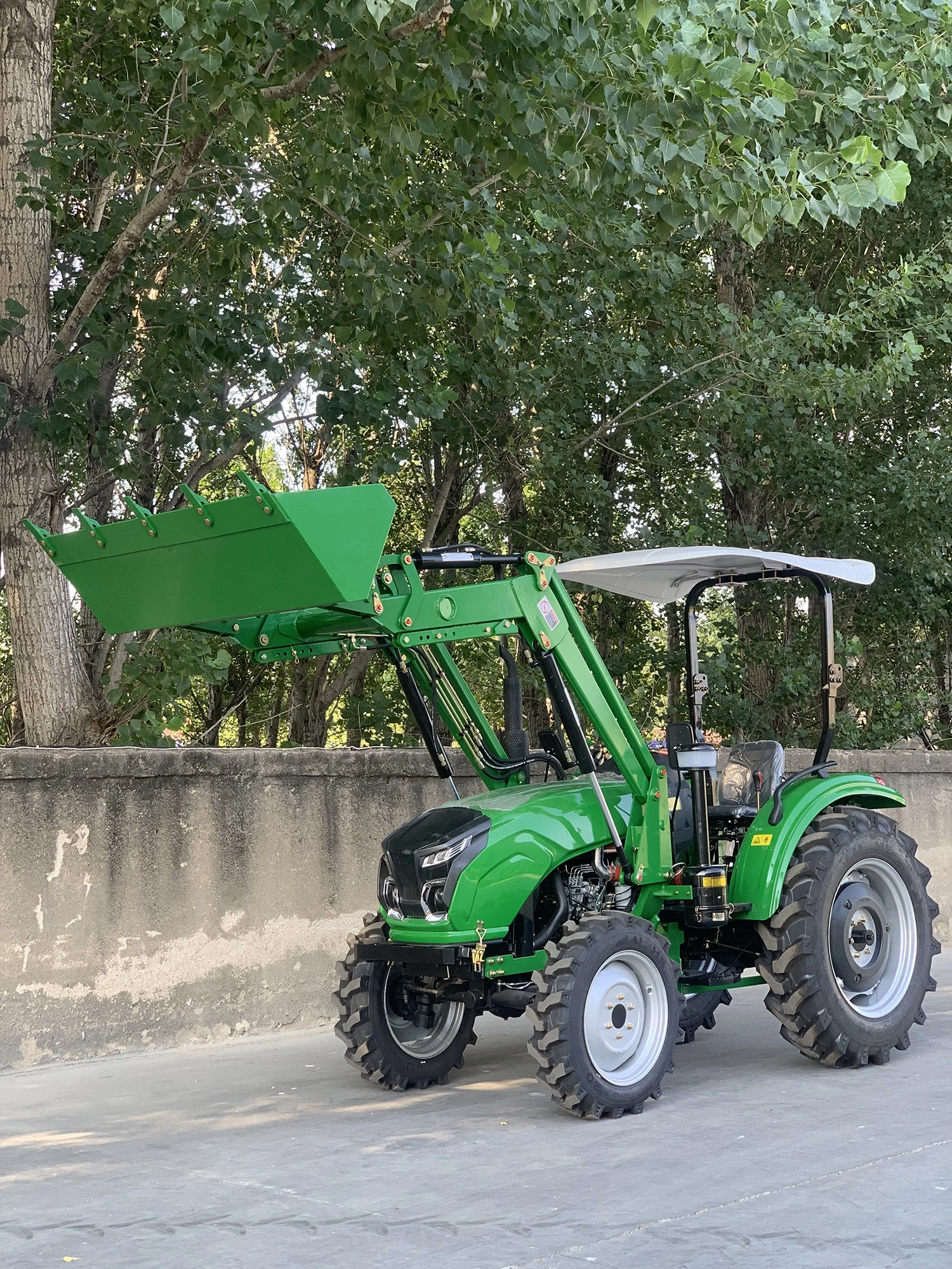 Production chinoise, tracteur 50HP-70CH avec chargement par l'avant