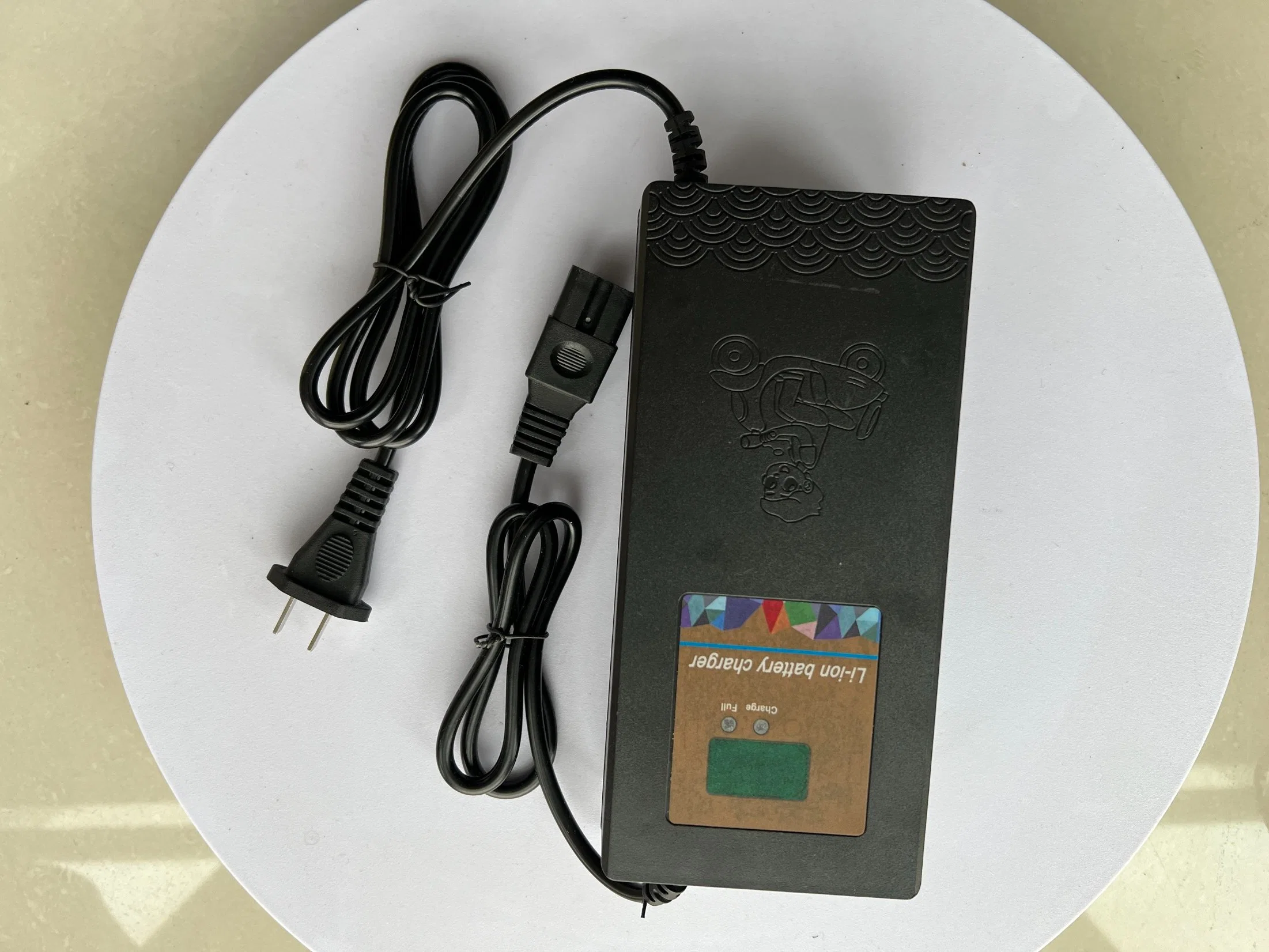La Chine Professional Fabricant 12V22A portable Chargeur de batterie plomb-acide intelligent avec écran LED de charge