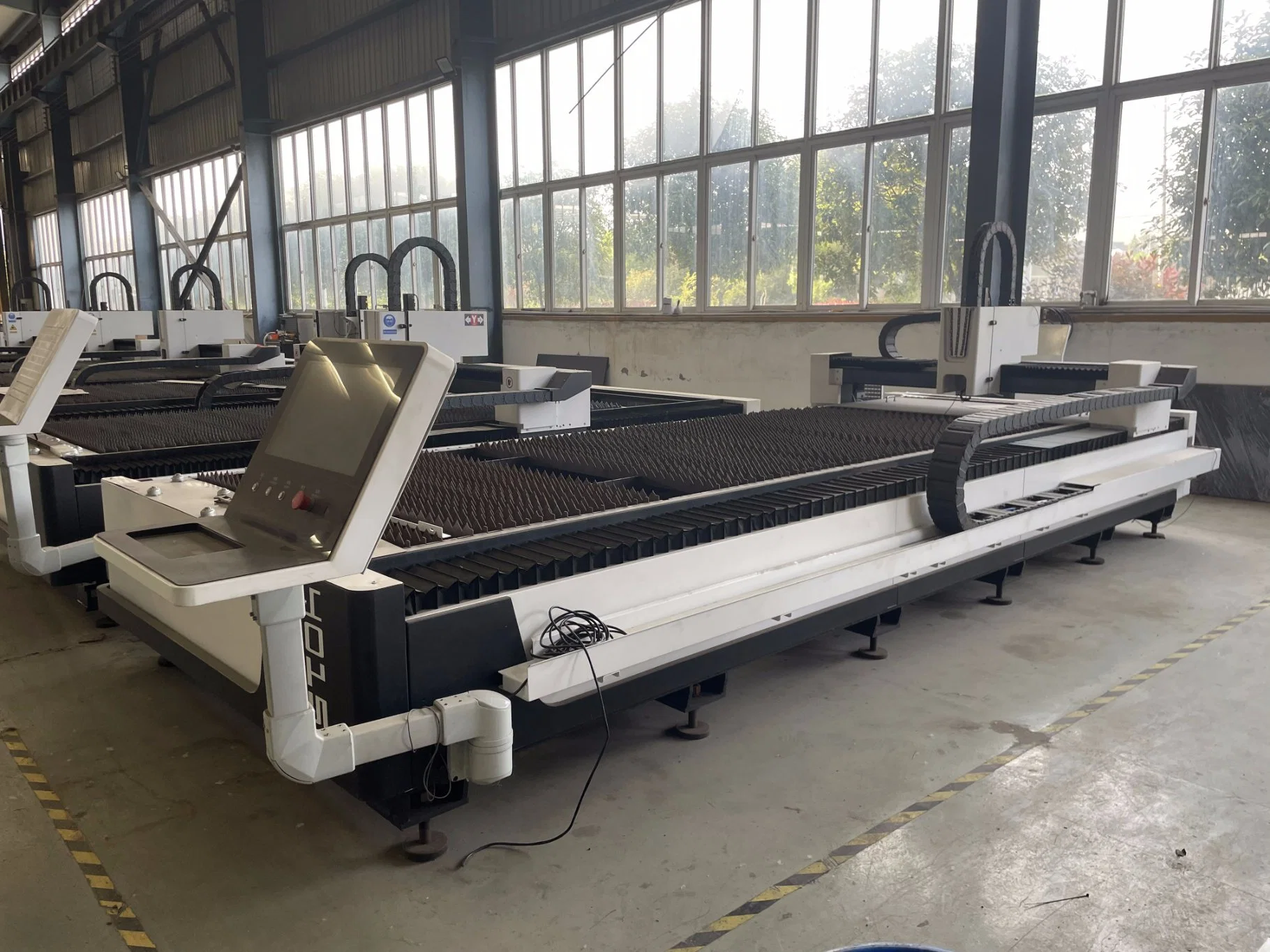 Fabricante de Metal Hybrid CO2 máquina de corte por grabado láser y. Máquina de corte láser de fibra CNC para venta en caliente de China Proveedor