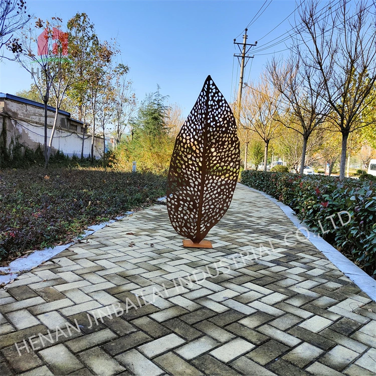 En el exterior de acero corten árboles de metal de corte por láser y deja el arte de pared