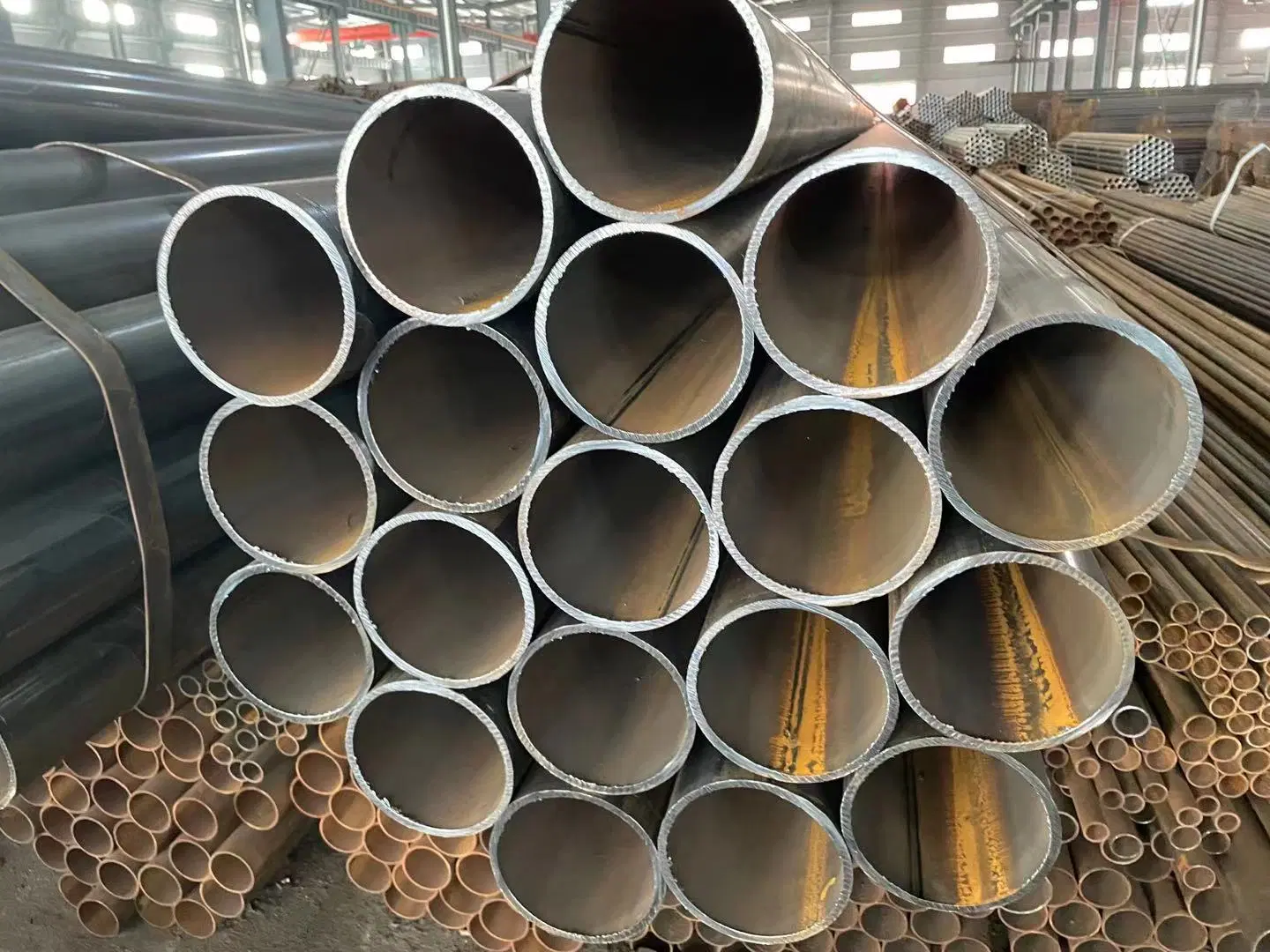 Factory Price Iron Round Pipe BS ASTM Mild Carbon ERW Welded Steel Pipes and Tubes China Made