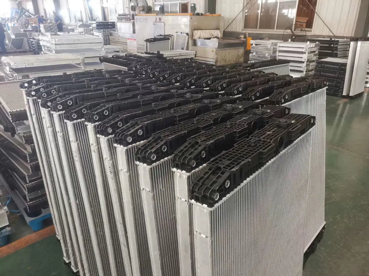 High quality/High cost performance  Competitive Price Truck Radiator for Benz Auwarter Bus, Neoplan Bus (96~ 00) OEM: 032109920, 69604A