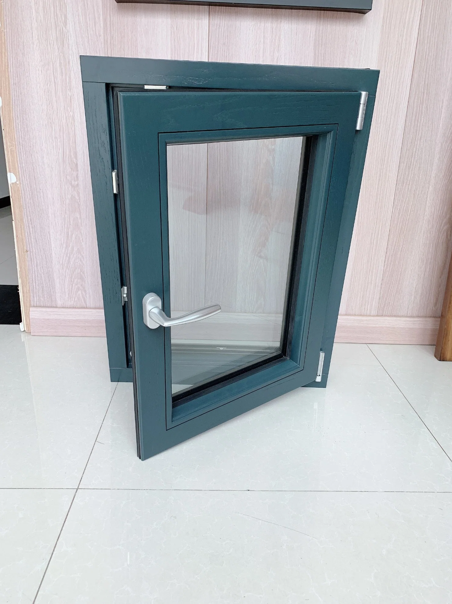 Modern CE Certified/Tested in Accordance with Nfrc Latest Window Designs Double Glazed Wood Tilt and Turn Windows