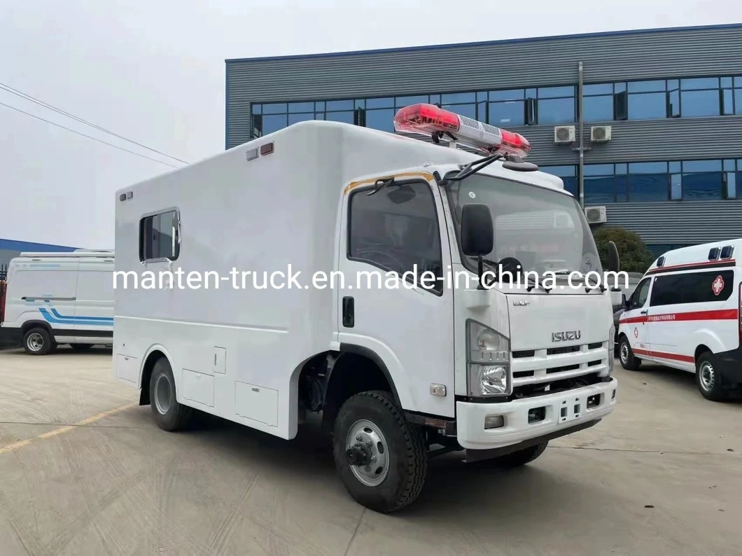 Ambulance de surveillance en unité de soins intensifs Isuzu 4X4 mobile, moteur diesel, ambulance à pression négative en stock