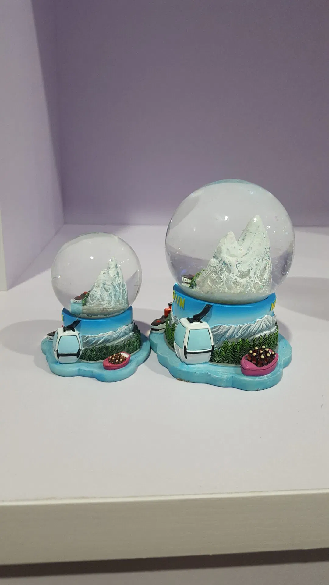 Customized Christmas Water Snow Globe with Inner Sculpture