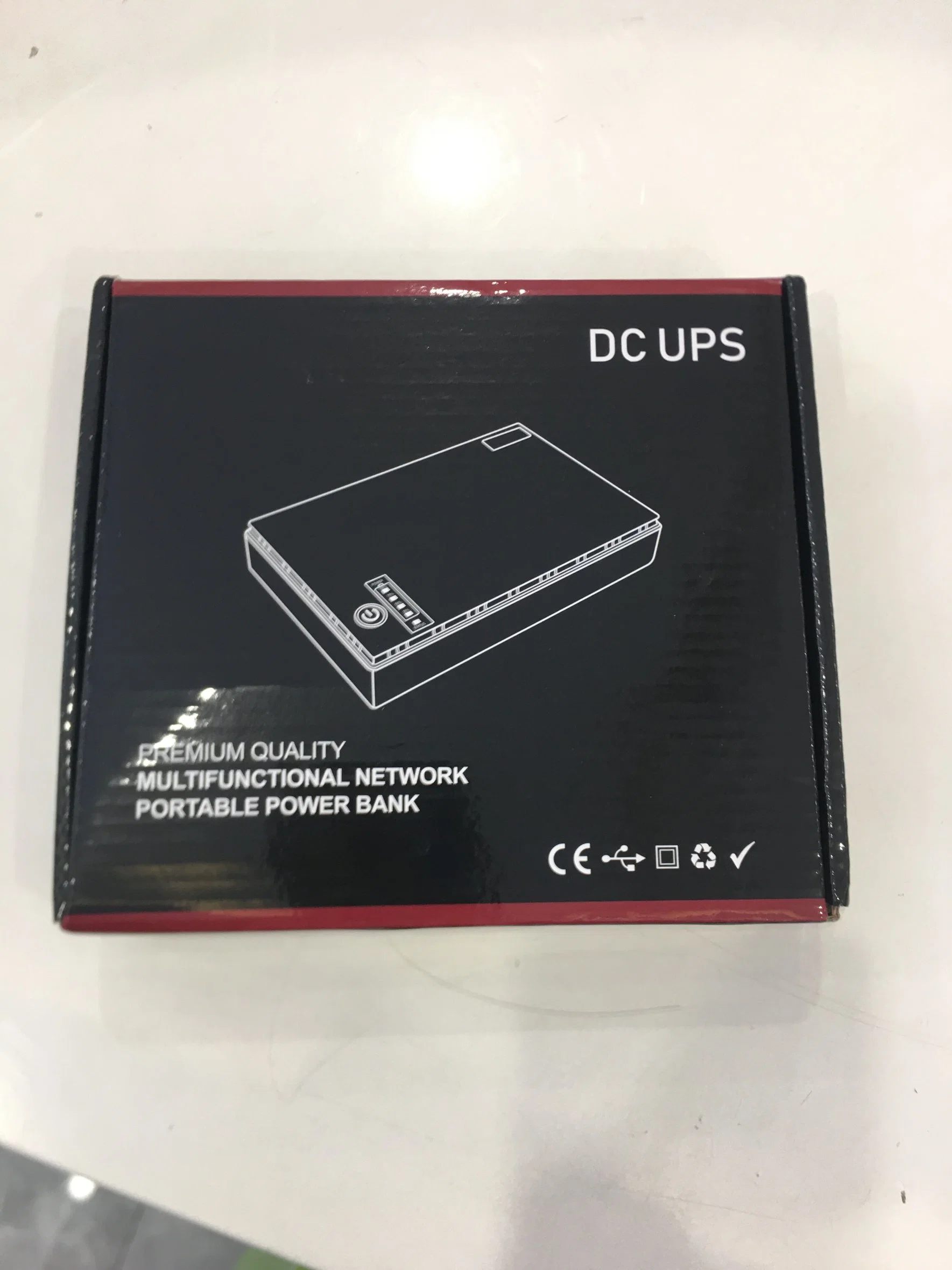 DC intégré Mini UPS avec 8800mAh au Lithium Piles de sortie pour le routeur WiFi