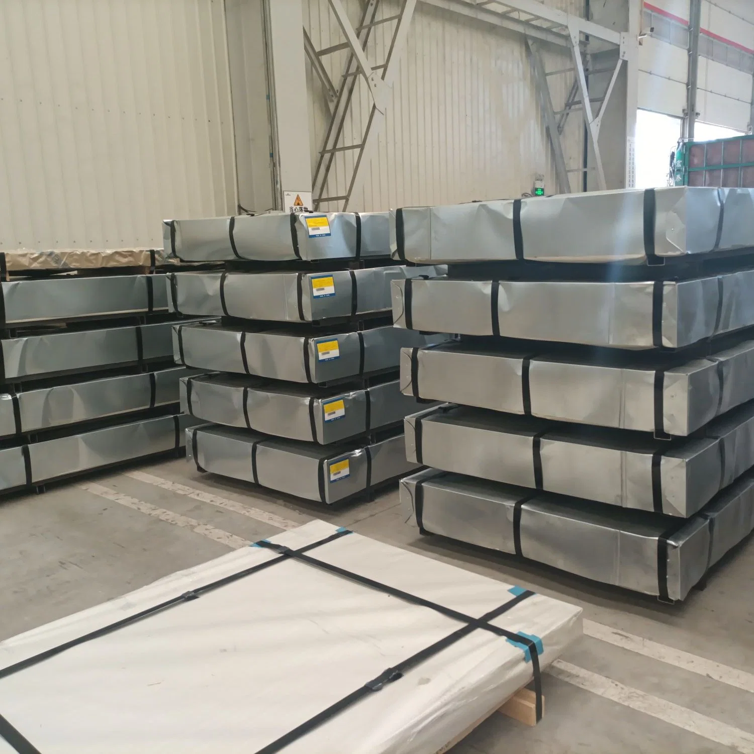 Hot Sale Galvanized Steel Coil Roofing Sheet Carbon Steel Hot Rolled Coil Galvanized Steel Products