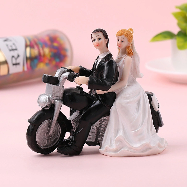 كعكة الزفاف Topper Groom Bride FigUrine Romantic Kiss