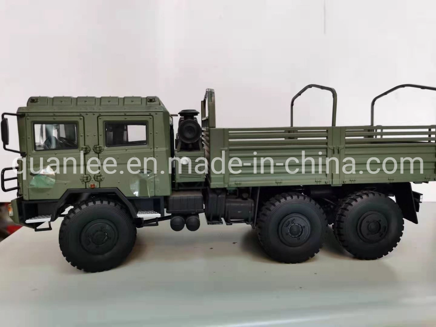 Modèle de chariot bon prix de 1 24 camion militaire en métal moulé Pantone Corps de la technologie de jouets en PVC personnalisée OEM Logo Style Die Cast