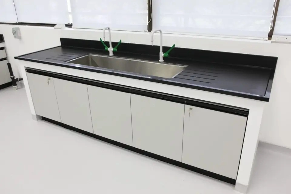 Microbiología alimentaria resistencia química y biológica Worktables Laboratorio Modular con patas niveladoras ajustables