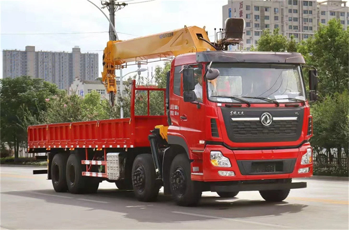 Dongfeng Tianlong 8X4 16t LKW montierter Kran