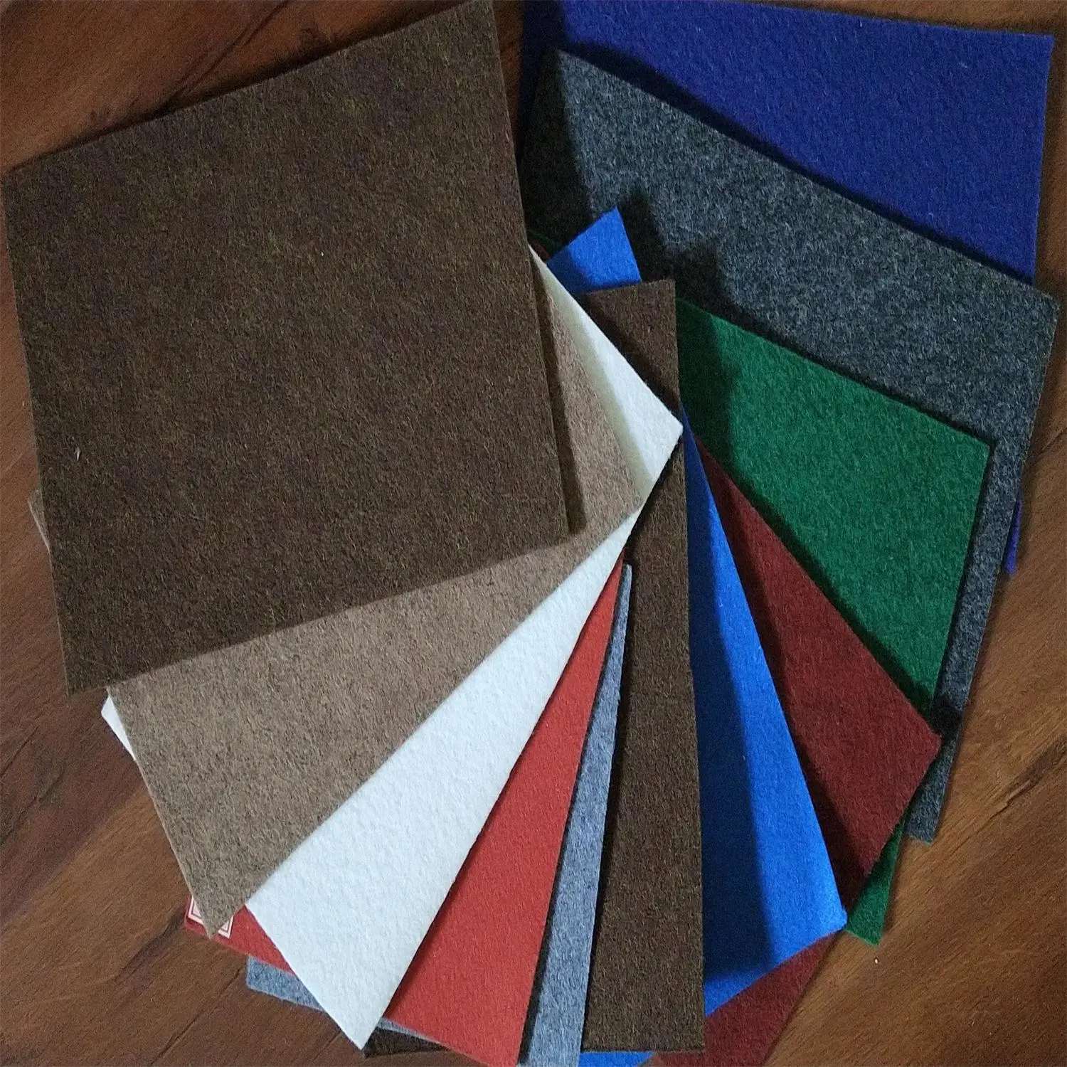 China Supplier 1-4mm Thickness Plain Surface Nonwoven Carpet