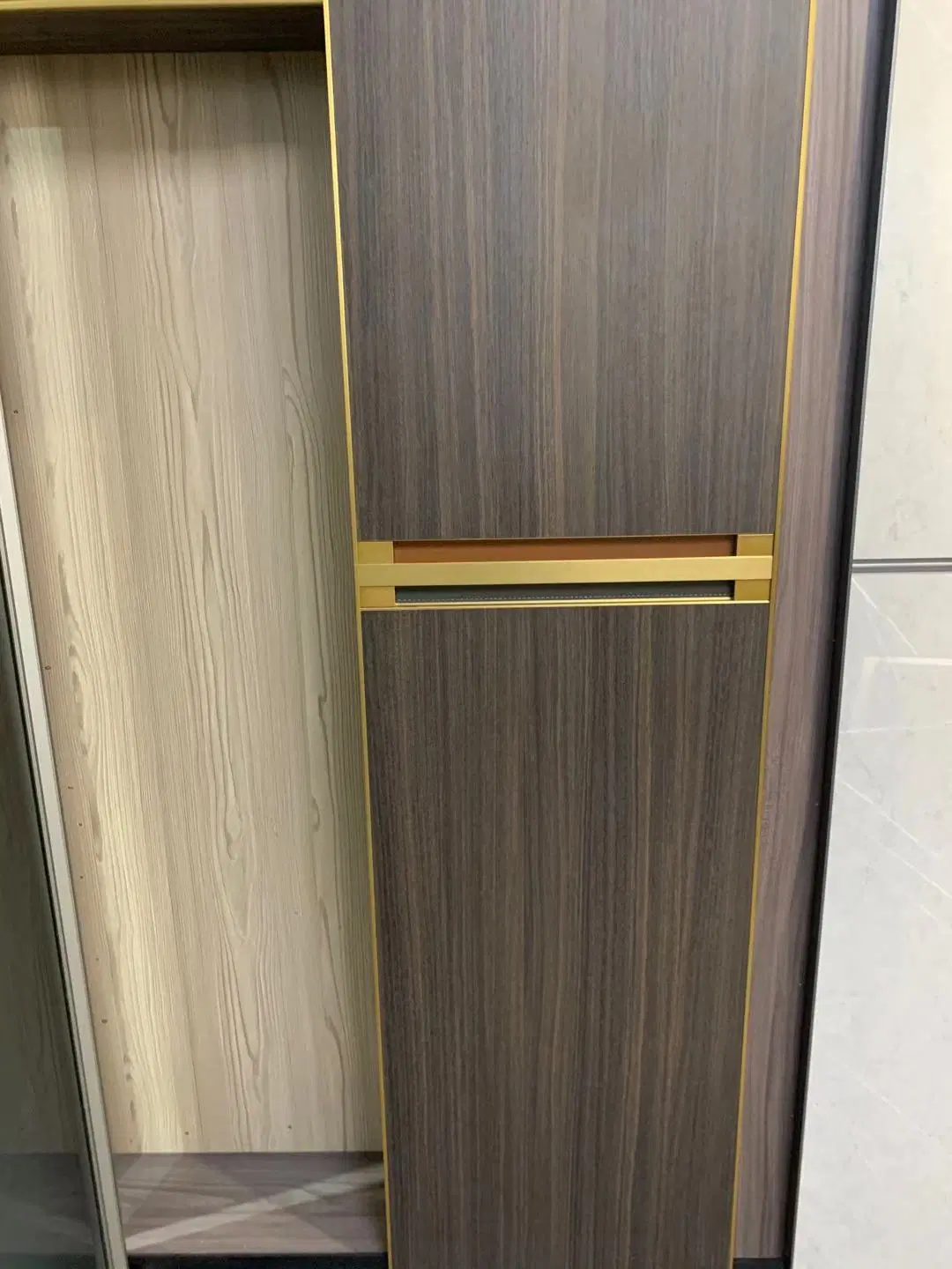 Elegante Aluminium-Garderobe Im Neuen Design