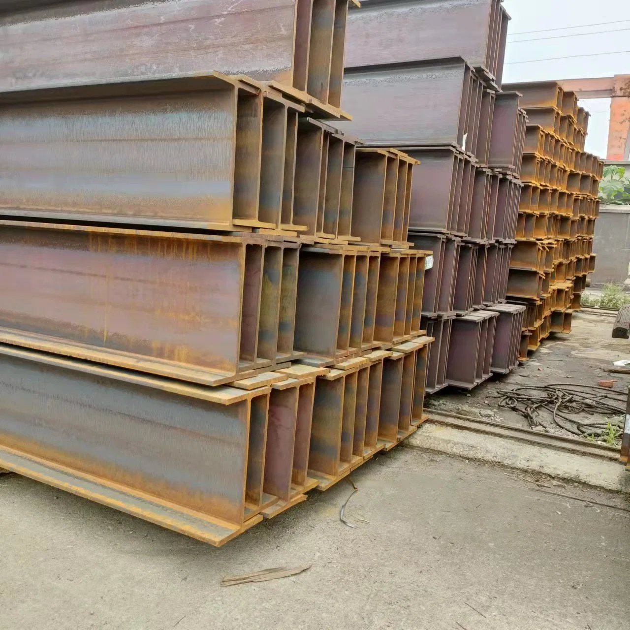 الفولاذ الهيكلي ASTM A36 A50 A572 A992 H سعر الشعاع دعم السقف المتحرك قسم الكربون المدلفن الساخن القضيب ذو الزاوية الفولاذية C القناة U I H Beam