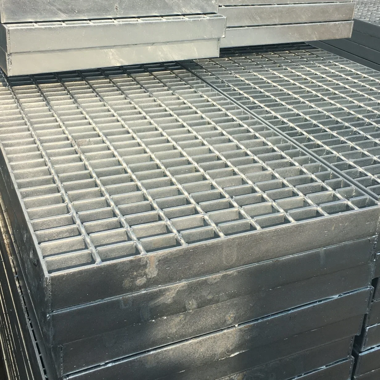 Galvanized Steel Bar Grating for Manhole Cover, Stair Tread, Floor Drain Grate