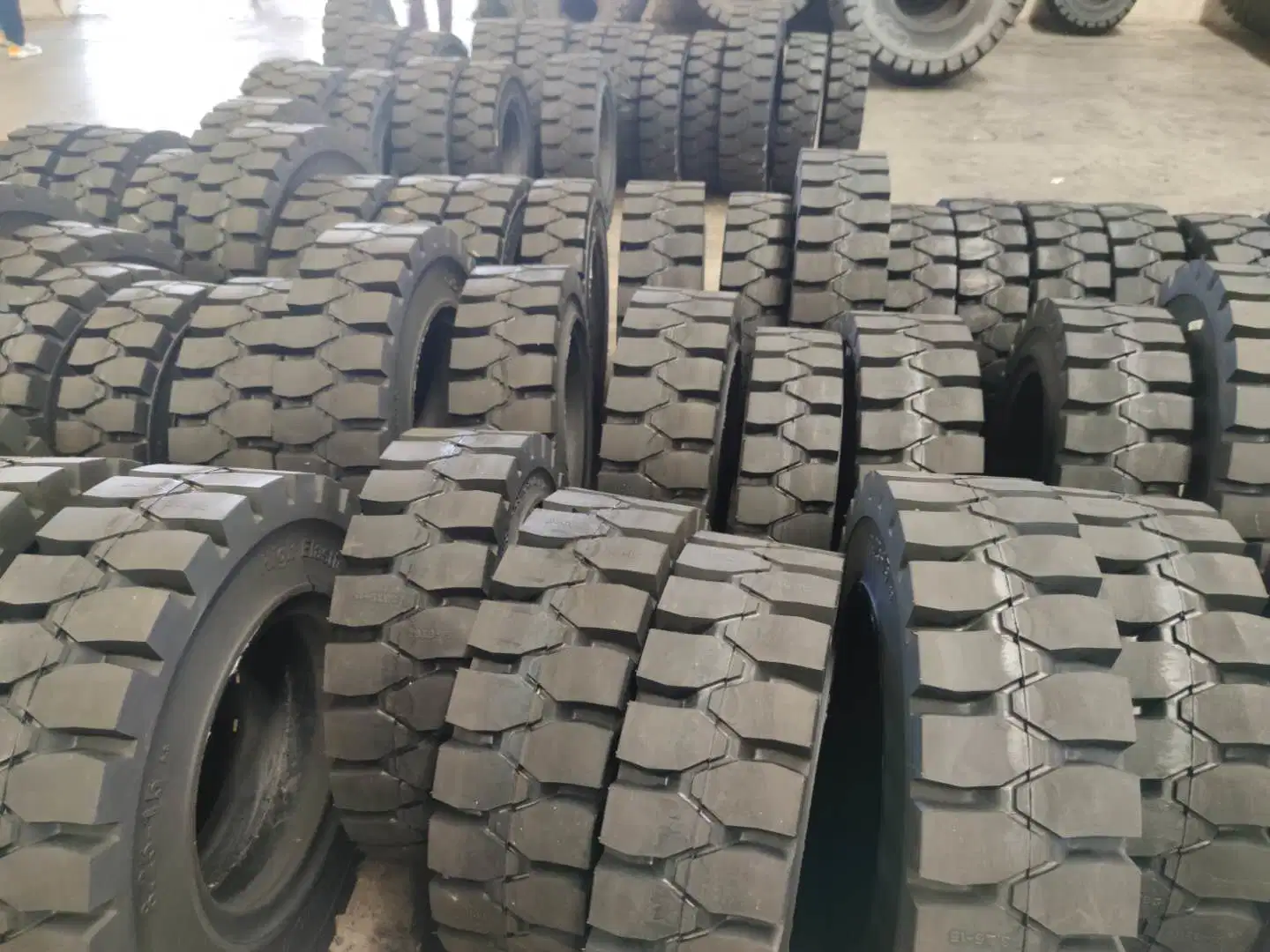 Pneumatischer Gabelstapler Reifen Hilo Leihu Superhama / Industriereifen / Solid Reifenfabrik 24 Stunden Garantie 500-8 600-9 650-10 700-12 815-15 825-15 250-15 OTR Reifen