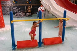 Parc de pulvérisation de l'équipement de l'eau de pluie de tube colonne parc aquatique pour enfants Jouets