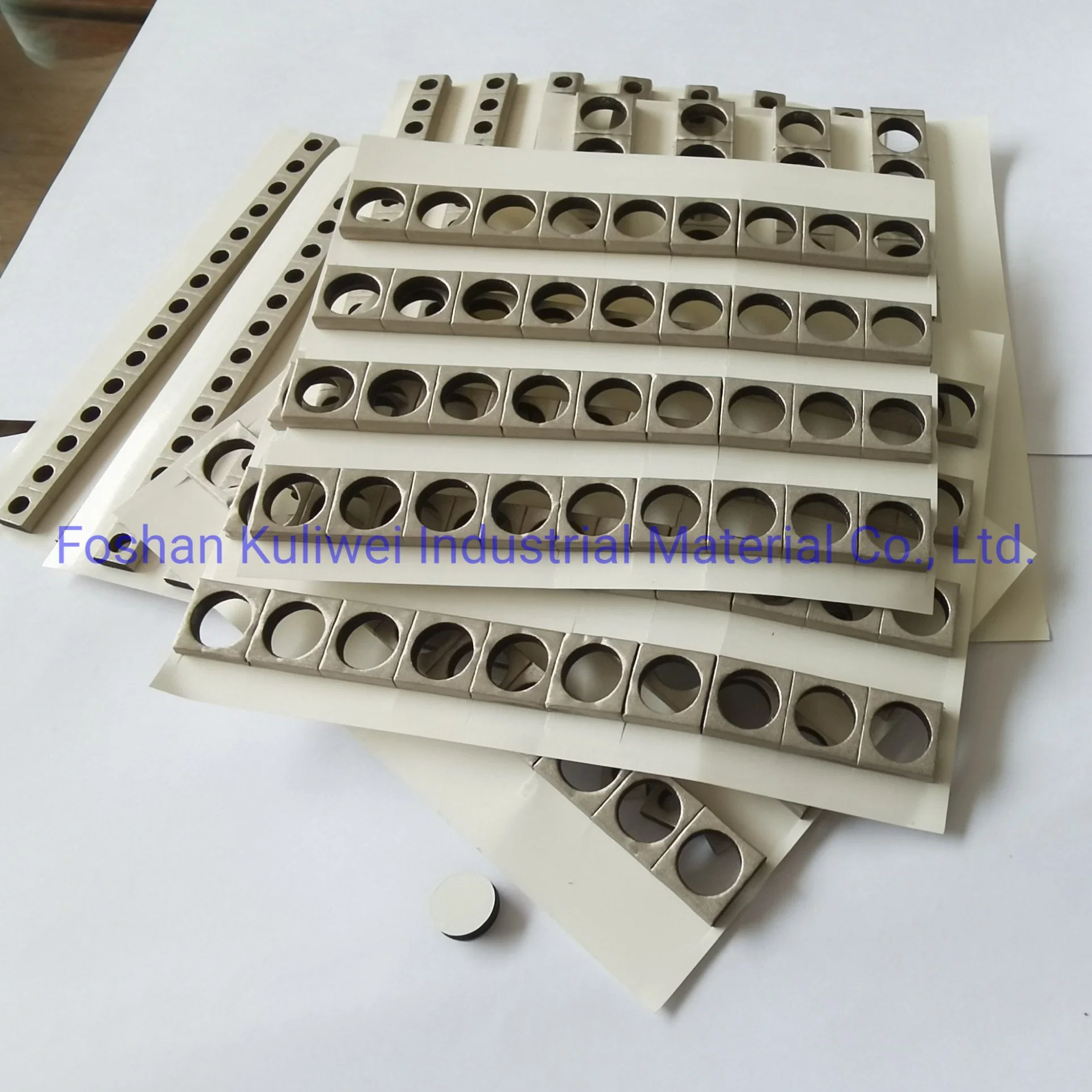 Conductive Fabric/Over Foam Gasket EMI/EMC Shielding Conductive EVA/Polyurethane/PU Foam Gasket/Tape/Material China