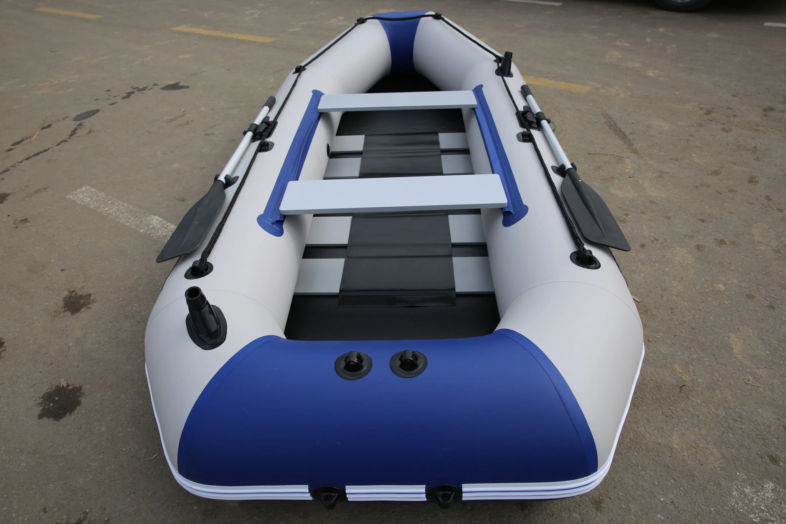 300*136cm latte gonflable Bateau de pêche de fond pour 4-5 personnes sur l'eau moteur hors bord de radeaux de sport à la vente de l'expédition personnalisés de soutien